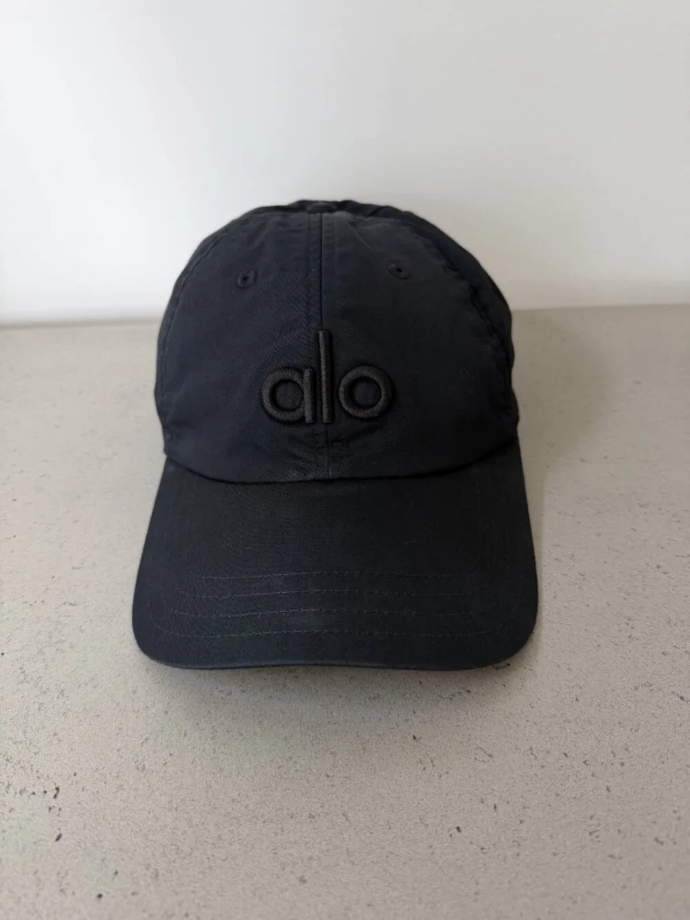 Alo Yoga Off-Duty Cap Black on Black Embroidered Logo Dad Hat — Adjustable OS